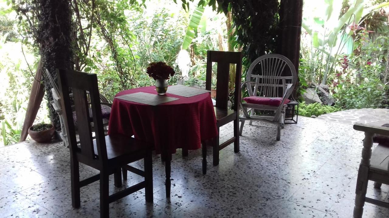 Hotel Y Restaurante La Casa Rosa Santa Cruz La Laguna Exteriör bild